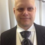 Miehen puvussa häihin